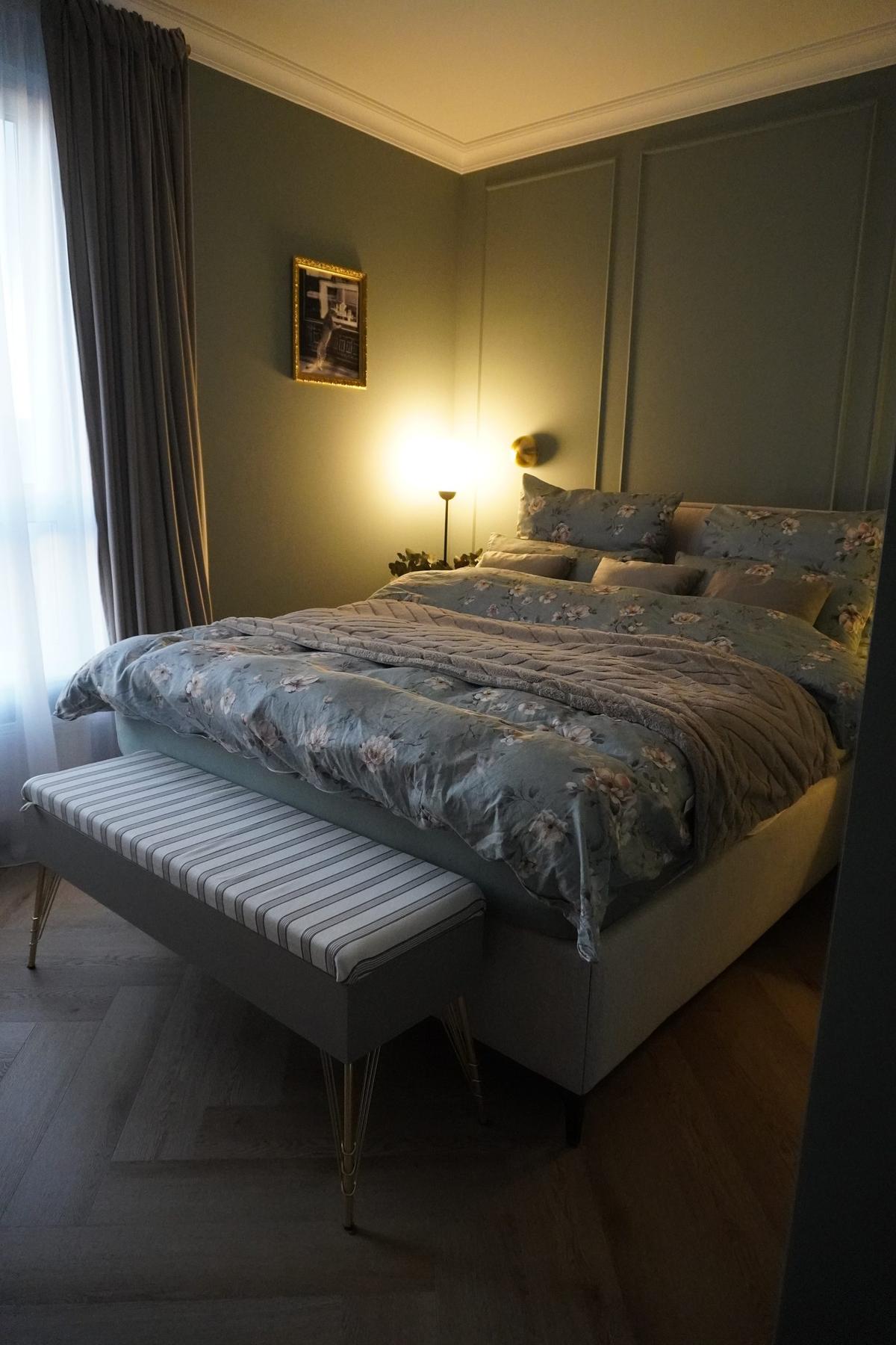 Bedroom suite